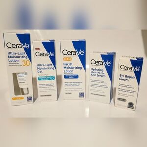 CeraVe Ultra-Light Moisturizing Lotion SPF 30 - White and Blue
